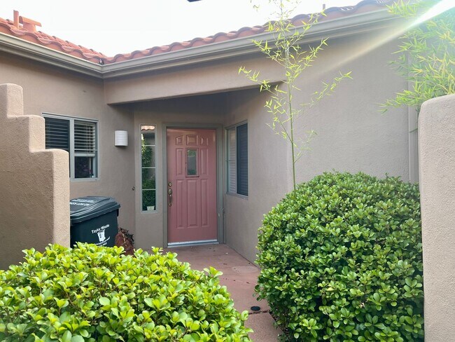 Foto del edificio - 811 Dusty Rose Dr