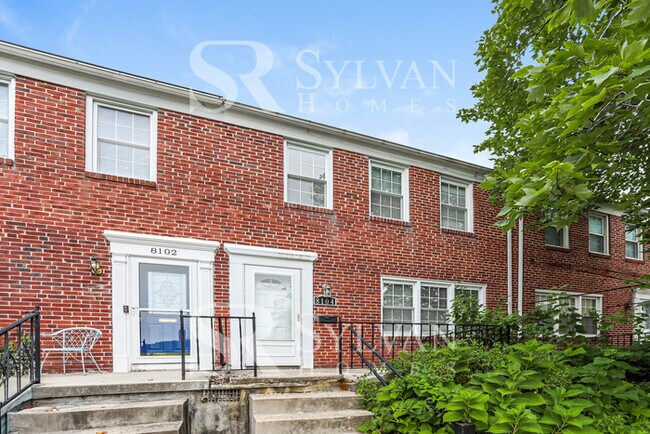 Discover Spacious Comfort & Fun - Discover Spacious Comfort & Fun Townhome