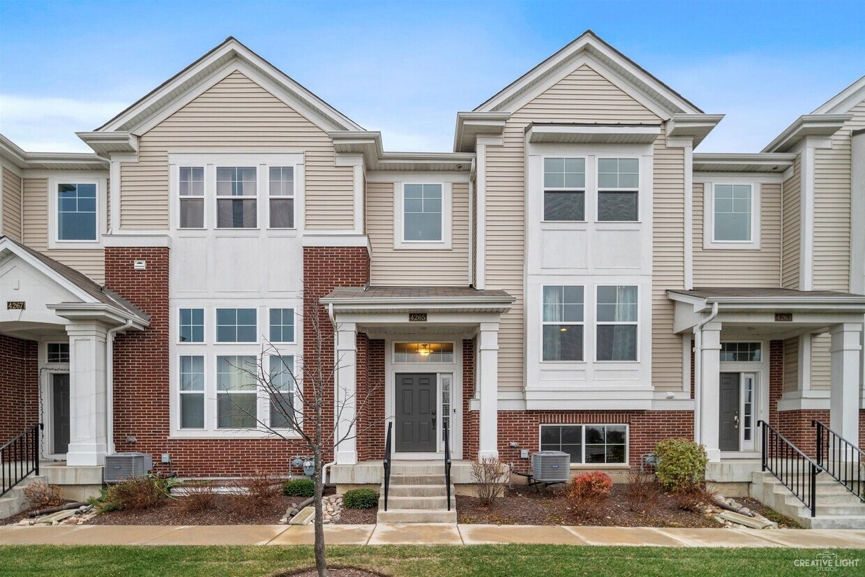 4265 Liberty St, Aurora, IL 60504 Townhome Rentals in Aurora IL
