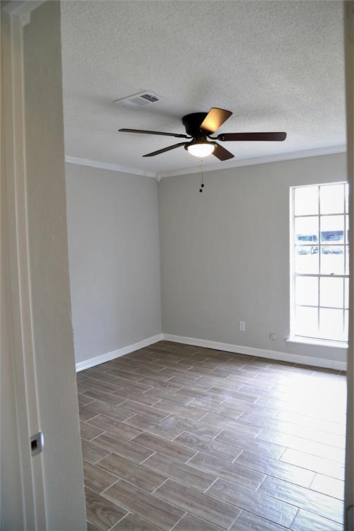 Building Photo - 1507 W Donovan St