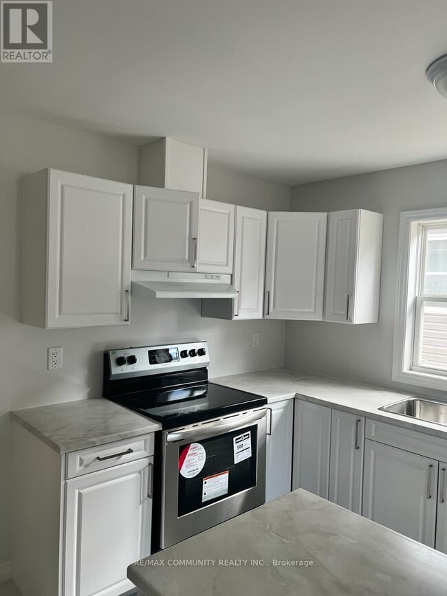 Building Photo - 23 Braeburn St