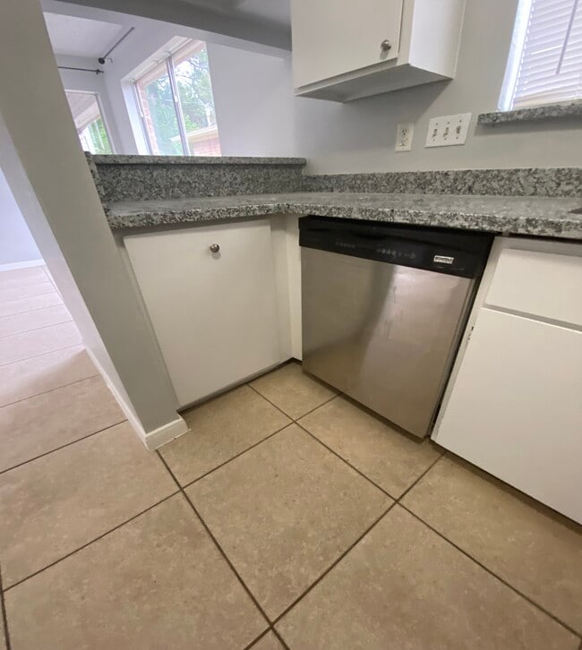 Building Photo - 7842 Winehill Ln