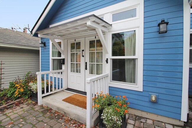 Photo - FULLY FURNISHED Spacious ADU Located in the heart of Portland's Historic Laurelhurst Neighborhood! Townhome