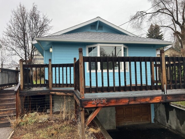 Building Photo - 2051 Lavey St