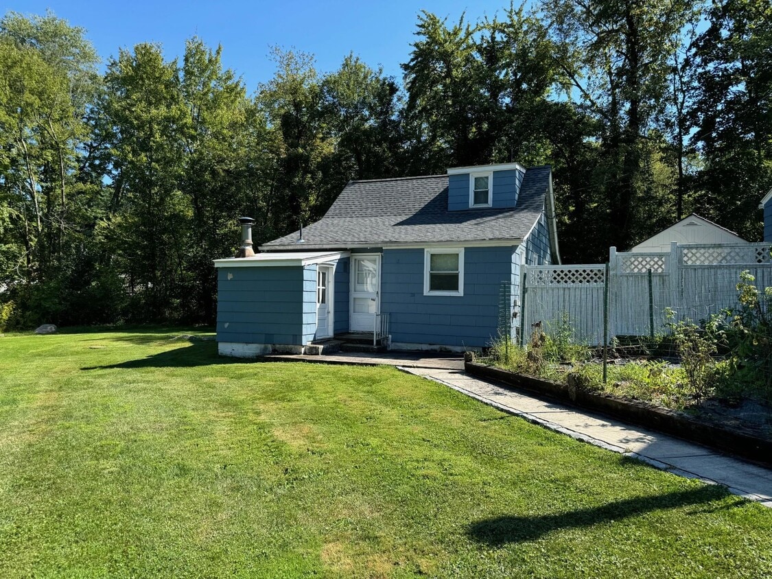 Primary Photo - 19 Townsend Rd