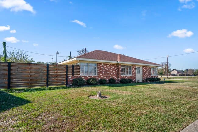 Building Photo - 3608 Wheeler Ave