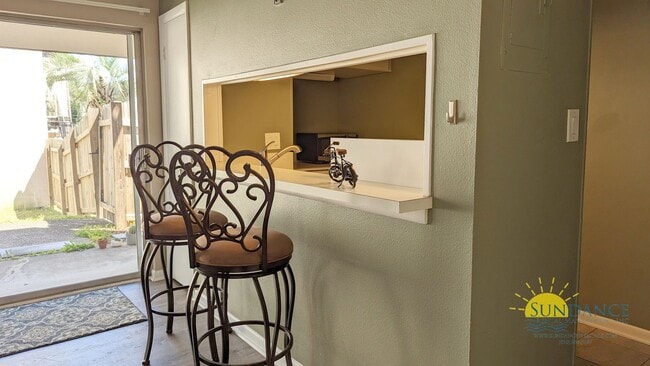 Building Photo - FULLY FURNISHED 1 Bedroom Unit in Fort Wal...