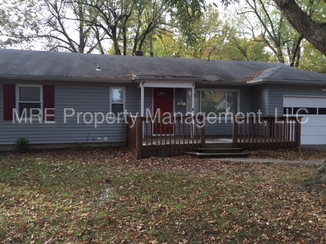 Primary Photo - $1000 3 Bed, 1 Bath, Attached Garage South KC