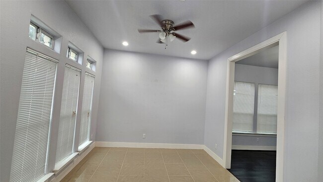 Foto del edificio - 3715 Aldridge Dr