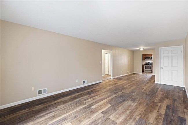 Building Photo - 909 Woodchip Rd