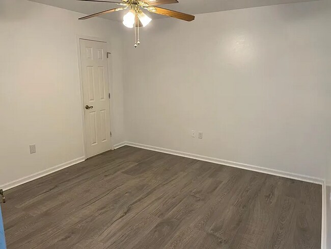 Master Bedroom - 17158 N Lake Dr