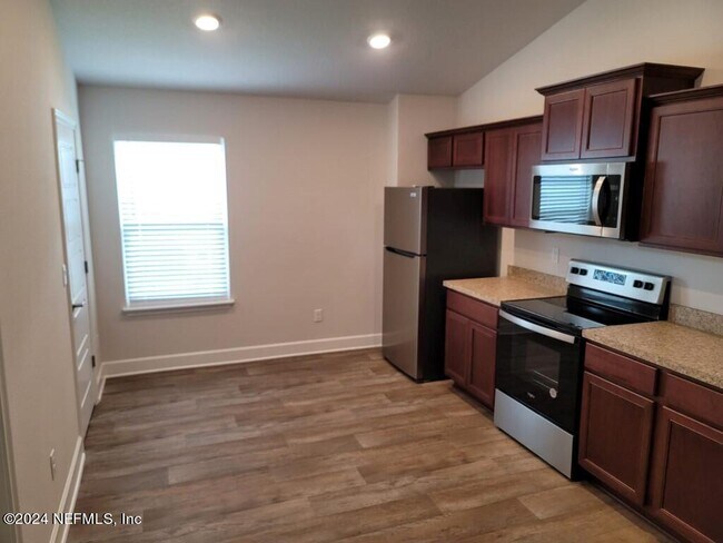 Foto del edificio - 7294 Gateway Ct