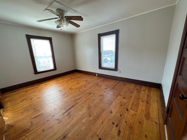 Building Photo - 127 Willow St