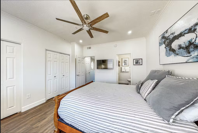 Building Photo - 4465 E Paradise Village Pky S
