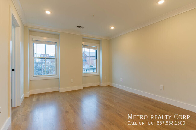 Foto del edificio - Modern 2-Bed, 2-Bath in East Boston – Stun...