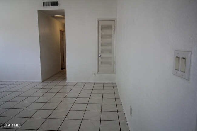 Building Photo - 9604 Gaza Dr