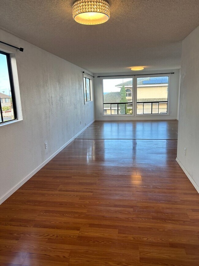 Foto del edificio - 960 Wailupe Dr