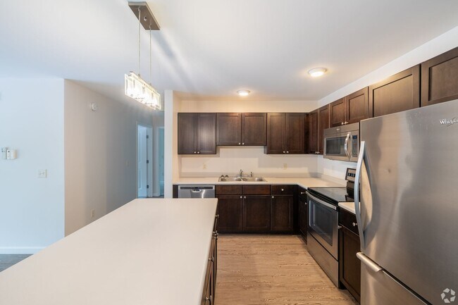 Building Photo - Large 2 Bedroom and 2 Bath Apartment Comin...