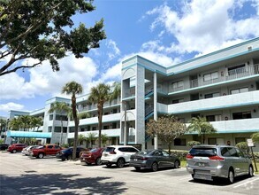 Building Photo - 4725 Lucerne Lakes Blvd E
