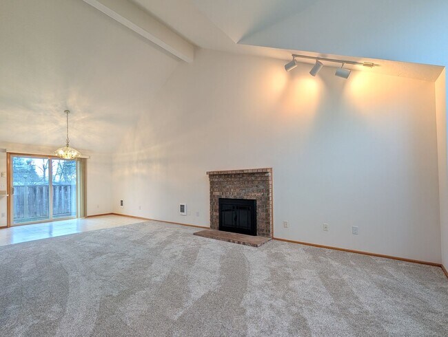 Foto del edificio - Spacious 2-Bedroom, 1.5-Bathroom Duplex With 1260sf In Thurston!