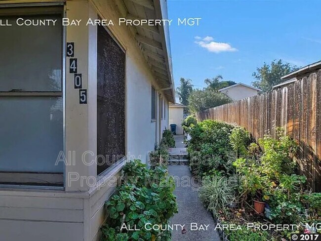 Foto del edificio - 3405 Willow Pass Rd