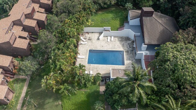 Foto del edificio - Epic Ocean-View 1bd at Makaua Village — Fully Renovated, Furnished, 2 Parking