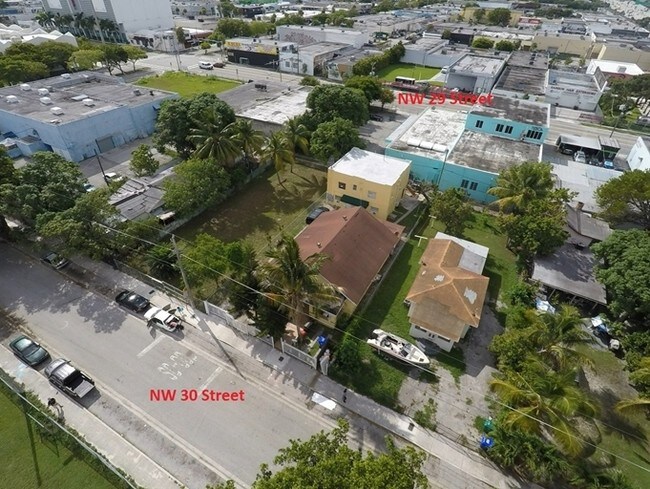 Building Photo - 548-550 NW 30th St
