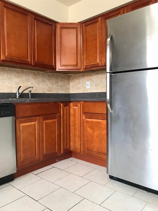 Foto del edificio - 1388 Paterson Plank Rd