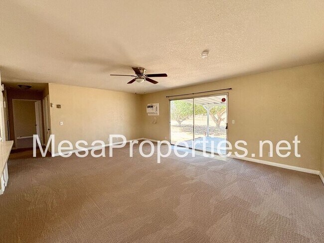 Foto del edificio - 21150 Nandina St