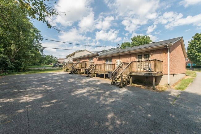 Building Photo - 164 Landings Dr
