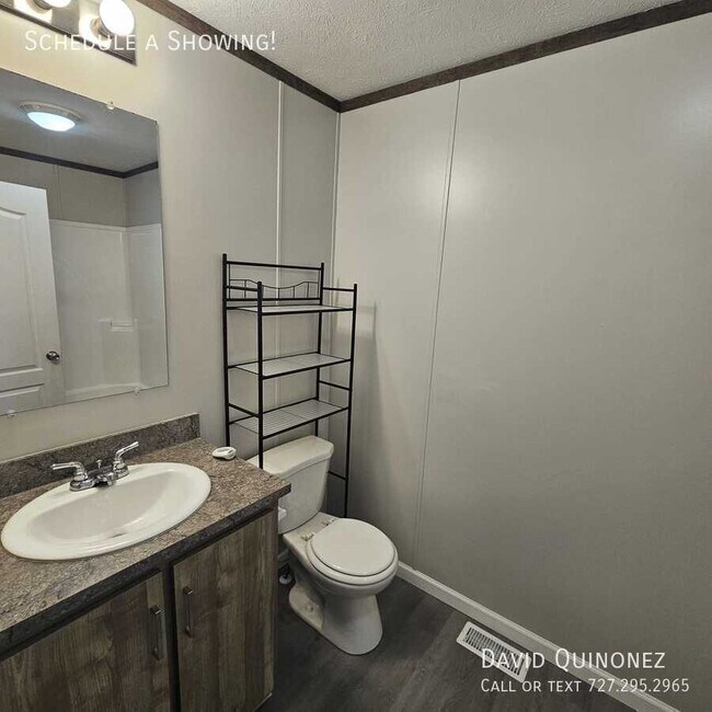 Foto del edificio - 5705 Heather View Ln