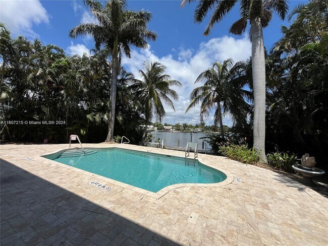 Foto del edificio - 543 W Kalmia Dr