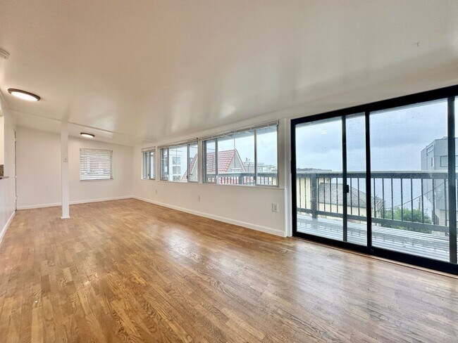 Building Photo - 412 35th Ave S