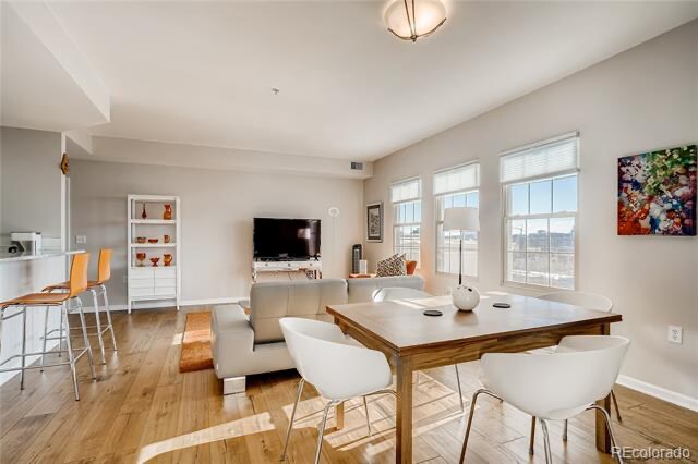 Building Photo - 925 Lincoln St