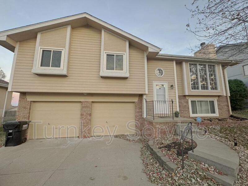 2107 Queen Dr, Papillion, NE 68046 House Rental in Papillion, NE