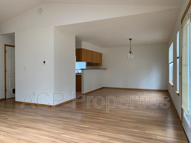 Building Photo - 1621 Harris Ave