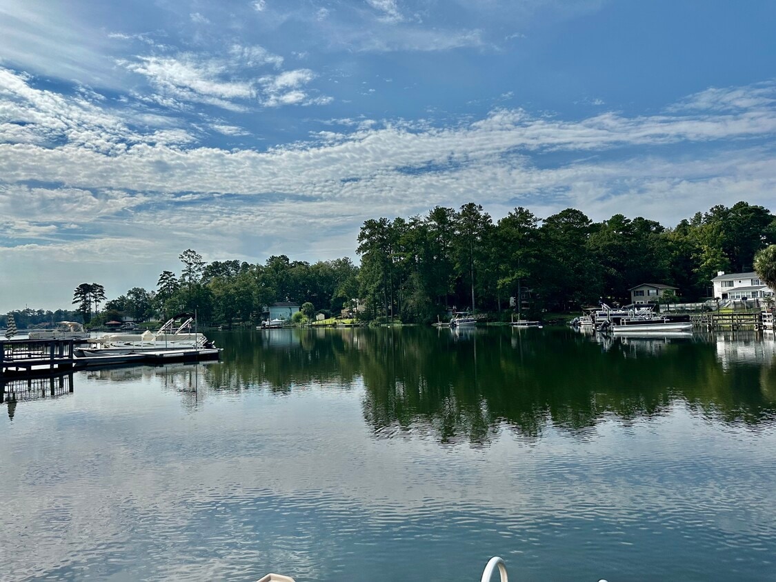 Primary Photo - 350 Lakeshore Dr