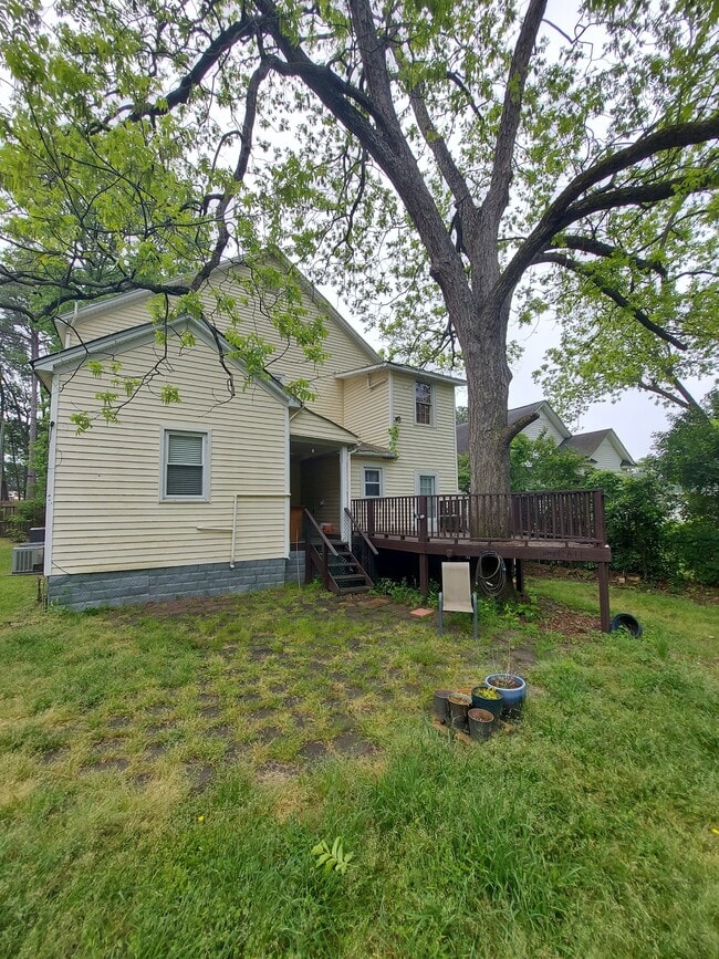 Building Photo - 3805 Lamar St