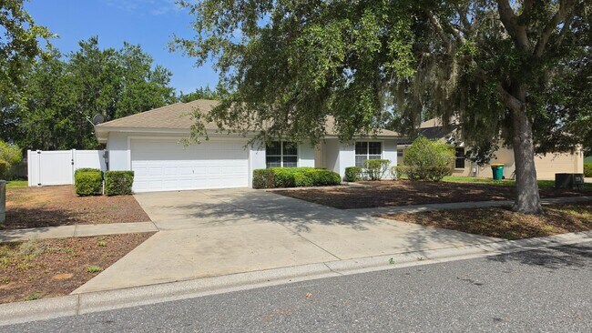 Foto del edificio - 3 Bed, 2 Bath, 2 Car garage in The Groves at Baytree Community