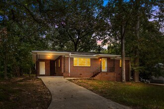 Building Photo - 1133 Woodslee St
