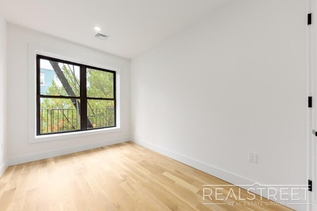 Building Photo - Stunning Brand New 2 Bed 2 Bath in Historic Crown Heights Townhouse
