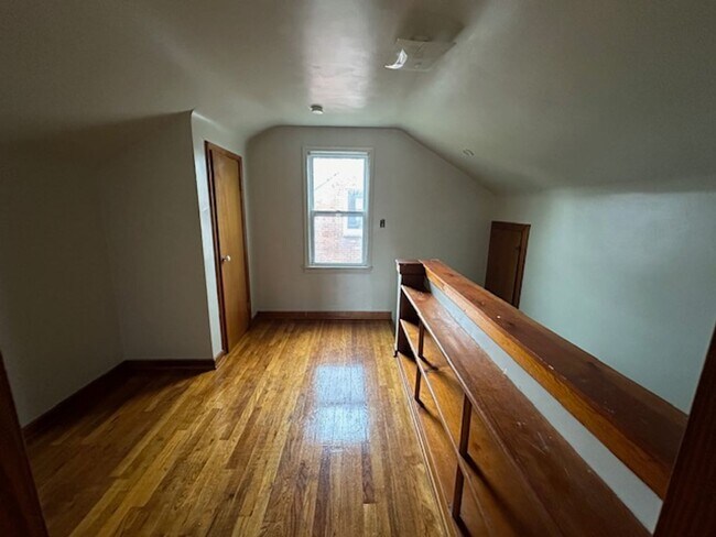 Building Photo - 3 Bedroom 1 Bath Welcome SECTION 8 PLEASE