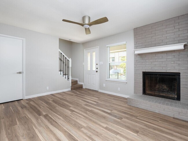 Building Photo - GREAT CONDO -WONDERFUL LOCATION
