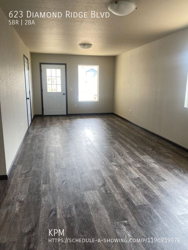 Foto del edificio - 623 Diamond Ridge Blvd