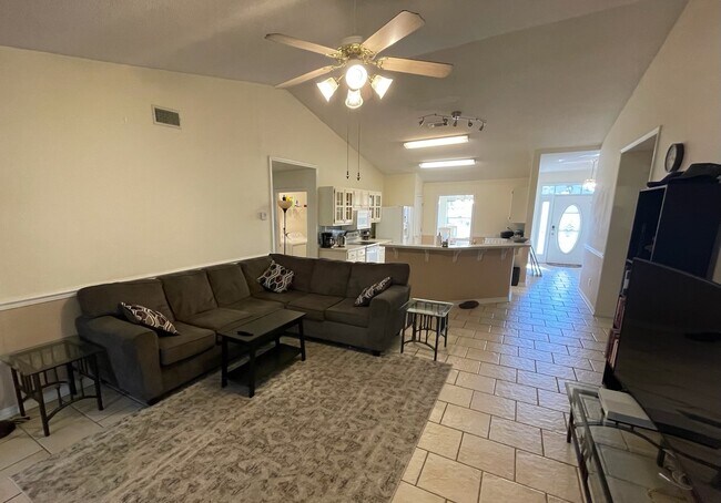 Building Photo - 1705 Beachside Dr