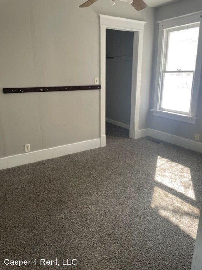 Building Photo - 4 br, 2 bath House - 1105 S. Locust Street
