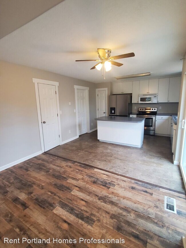 Building Photo - 4 br, 3 bath House - 653 SE 158th Ave