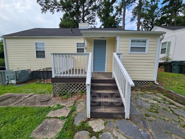 Photo - 2400 Francis St House