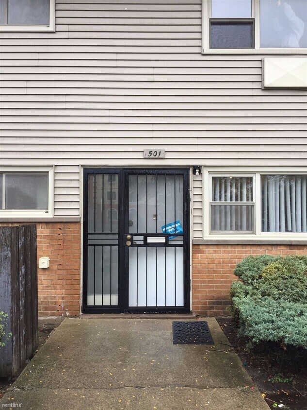 Primary Photo - 3 br, 1.5 bath Townhome - 501 East End Ave