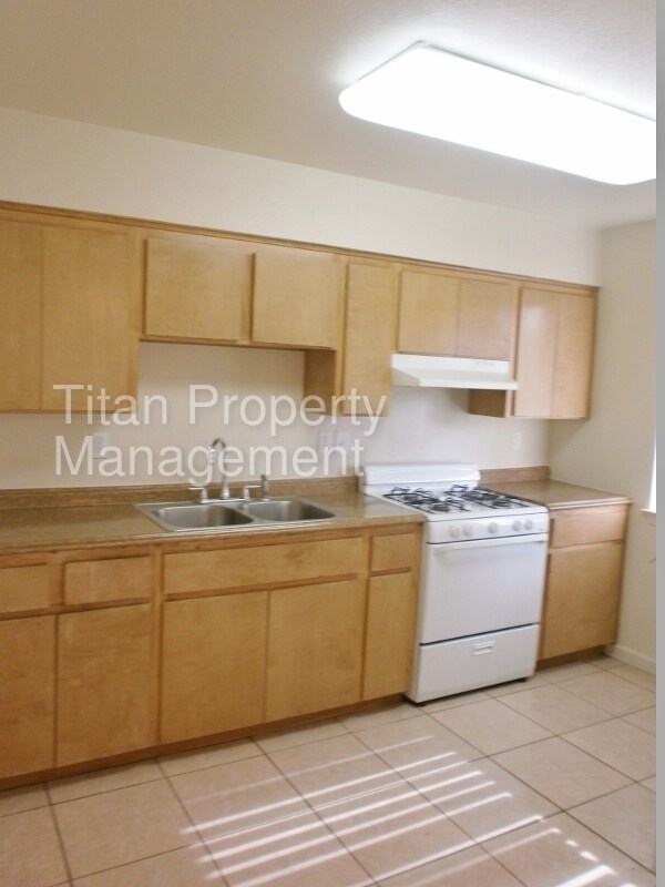 Foto del edificio - 64 Arcade Blvd